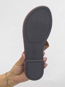 1 par de cómodas sandalias planas de tejido tipo slip-on para niñas jóvenes, antideslizantes, versátiles, aptas para uso exterior en verano