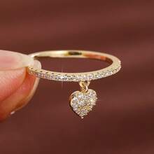 1 件精美心形吊坠设计戒指，镶嵌合成锆石，适合女士
