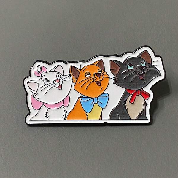 Disney 1pc Disney Cartoon Bow White Cat Series Animation Anime Brooch Badge Clothes Backpack Decoration Accessories School Teacher Gift Father's Day Accessory, Summer Backpack For School