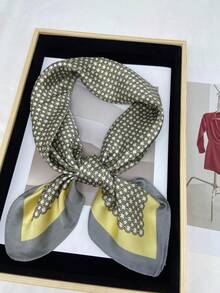 1条70厘米女士仿丝缎头巾，黑白几何图案方格印花，多功能头巾，可作头带、颈巾、发饰，适合度假和日常穿着。