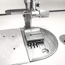 1 件工业缝纫机褶边压脚 - 宽褶边和褶皱附件，适用于厚面料 - 銀色 - 查看 1