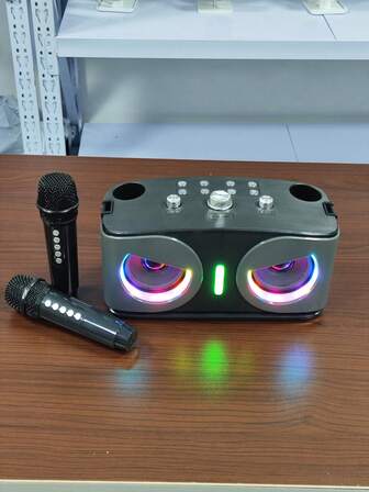 ลำโพงบลูทูธ A922 รูปทรงนก ไฟ LED ปรับได้ สมาร์ท พกพาได้ มีตัวหนีบ วิทยุ FM ทำจากพลาสติก ABS มีให้เลือก 3 สี รองรับการเชื่อมต่อกับโทรศัพท์มือถือและแล็ปท็อป เหมาะสำหรับปาร์ตี้ที่บ้านและคาราโอเกะกลางแจ้ง