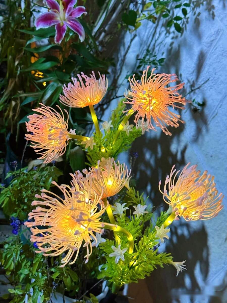 New Solar Powered Internet Celebrity Floor Plug In Light Outdoor Countryside Lawn Decorative Light Solar Powered Courtyard Waterproof Light - Three-headed Spider Lily - View 1