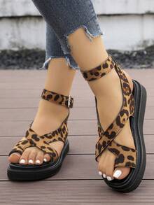 平底凉鞋女2025夏季新款高端厚底鞋欧美豹纹交叉人字拖罗马凉鞋