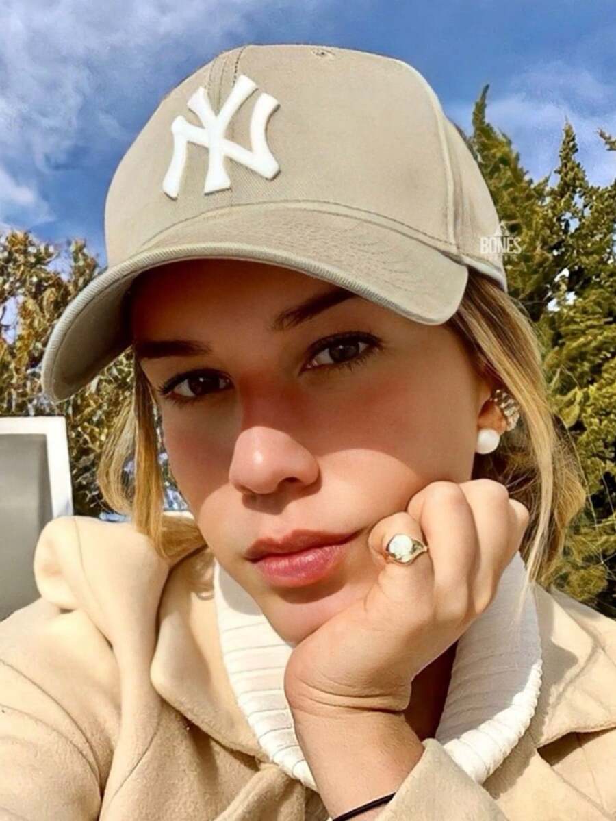 NY New York N.Y.C Women's Nude Khaki Cap Goes With Any Look! - 裸色與白色 - 查看 1