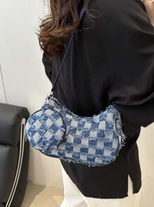 Esta bolsa de hombro cruzado sencilla y de moda es casual y versátil. Viene con una pequeña bolsa redonda y es adecuada para el uso diario de las mujeres cuando salen.