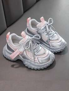 新款儿童防滑减震复古厚底运动鞋，适合日常穿着、上学、旅行和户外活动，休闲百搭的设计