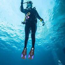 1 Coppia di pinne da sub con doppia membrana, adatte per uomini e donne, per immersioni, pesca subacquea, snorkeling e nuoto. Pinne corte e comode, in silicone, adatte per principianti. Pinne da sub professionali in plastica, adatte per adulti e bambini, con forma a foglia corta.