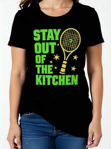 Camiseta de  con estampado Stay Out of the Kitchen tenis 180g algodón cuello redondo manga corta ideal para deportistas y amantes del estilo casual y ropa inspirada en frases motivadoras - Negro - Ver 1