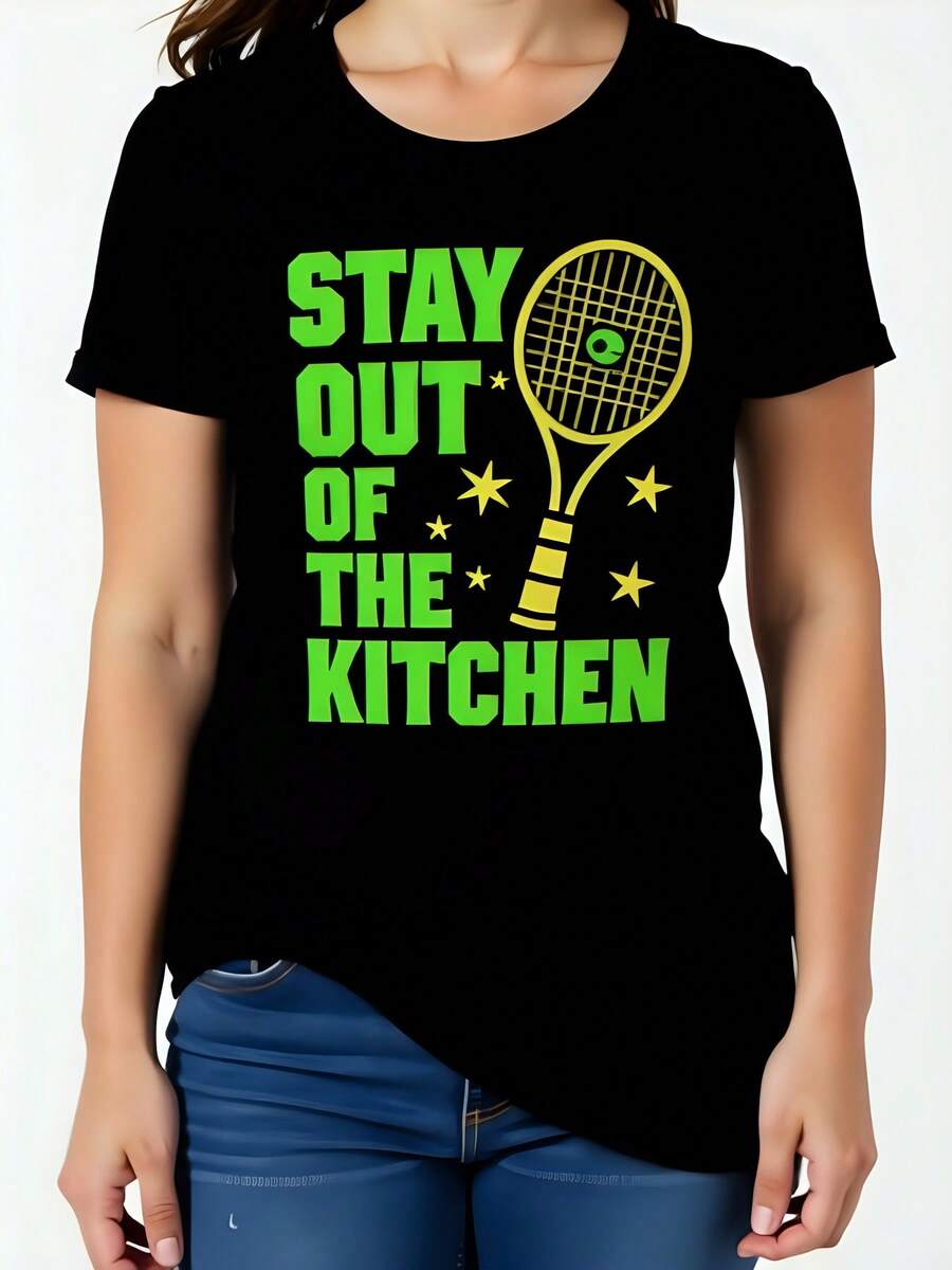 Camiseta de con estampado Stay Out of the Kitchen tenis 180g algodón cuello redondo manga corta ideal para deportistas y amantes del estilo casual y ropa inspirada en frases motivadoras - Negro - Ver 1