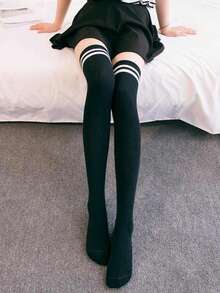 1/2/3双装女士针织过膝长袜，条纹紧身过膝长袜，保暖舒适，适合日常穿着、角色扮演、Y2K风格等场合。 - 黑與白 - 查看 1