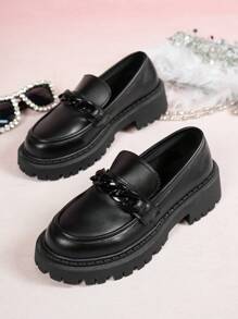 Mocassini platform con punta tonda neri da donna, nuova moda 2025 con catena e fibbia decorativa, scarpe piatte retrò versatili per pendolari, con suola impermeabile, soffice e comoda, slip-on casual