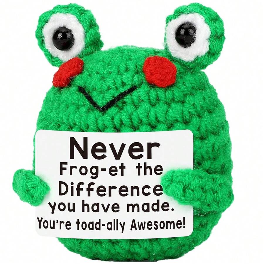 1件腮红青蛙手工钩编挂饰，正能量卡片挂饰，可作为馈赠亲朋好友的小礼物。可爱的针织玩具非常适合摆放在家中的客厅和书桌上，作为生日礼物和房间装饰的点缀。可爱的娃娃礼物设计和鼓励的话语，温暖又甜蜜！这些可爱的娃娃永远是你的朋友，它们会让你感到轻松快乐！