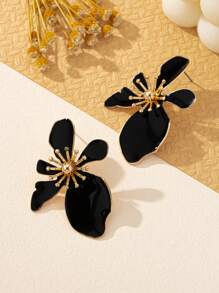 A Pair Of Women's Gradient Floral Oil-Dropping Exaggerated Earrings Fashionable High-End Sense Sweet Style Versatile Earrings