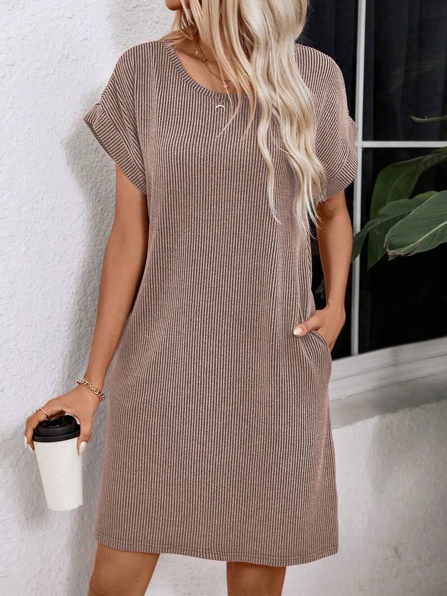 Đầm nữ dáng suông dài đến đầu gối, cổ tròn, tay cánh dơi, chất liệu gân. - Màu Khaki - Xem 1