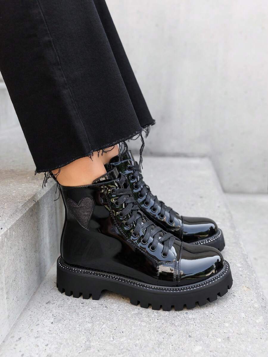 Giày bốt và bốt cổ ngắn hiện đại dành cho phụ nữ: Những mẫu thời trang, từ cổ điển đến ánh kim - Da đen bóng - Xem 1