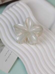 4 pièces Pinces à cheveux florales acryliques pour femmes, élégantes et raffinées. Accessoires décoratifs polyvalents pour coiffures demi-attachées à l'arrière de la tête. Frais, simples et doux, adaptés à une utilisation quotidienne en tant qu'accessoires pour cheveux