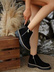 Botas Chelsea femininas pretas de sola grossa, estilo retrô, personalizadas, confortáveis, estilo punk, cano curto, estilo preppy, para outono/inverno, 2025 - Preto - Ver 3