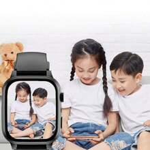Orologio smart GPS per bambini da 3 a 15 anni, con tracciamento in tempo reale, impermeabile, con funzione di chiamata, SOS, fotocamera, recinzione geografica, pedometro, anti-smarrimento e localizzatore, capacità batteria 400mAh
