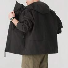 New Balance Chaqueta deportiva casual para hombre nueva 2025 Chaqueta cortavientos con capucha resistente al viento para ropa de trabajo NAF17021DKG