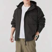 New Balance Chaqueta deportiva casual para hombre nueva 2025 Chaqueta cortavientos con capucha resistente al viento para ropa de trabajo NAF17021DKG