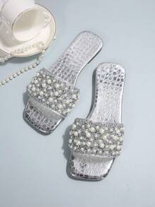 Sandalias tipo diapositiva de playa versátiles con puntera cuadrada, adorno de diamantes de imitación y perlas, de lujo y antideslizantes, para mujeres de talla grande, modelo 2025