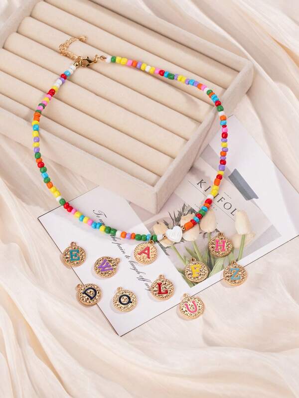 1 pieza Regalo ideal para ella - Collar personalizado con inicial - Con 26 encantos de letras en estilo bohemio dorado. Perfecto para hija, amiga, hermana, mamá o cualquier ocasión especial de cumpleaños, festividad o "solo porque"