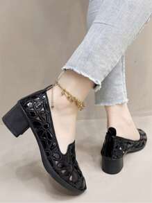 New Autumn/Winter Women Hollow Floral Perforated Slip-On Shoes, Soft Upper Soft Bottom Low-Top Thick Heel Pointed Toe Comfortable Work Shoes, Mother Shoes