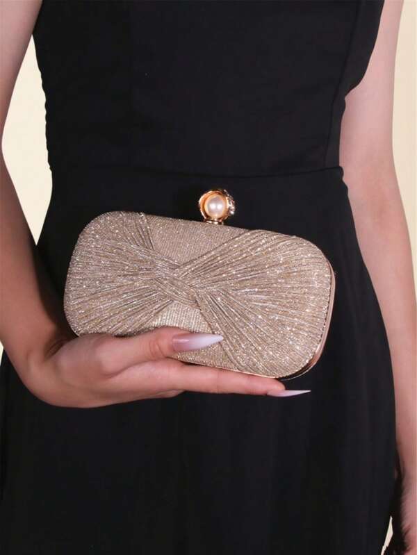 حقيبة كلاتش أنيقة وأنثوية صغيرة بطيات