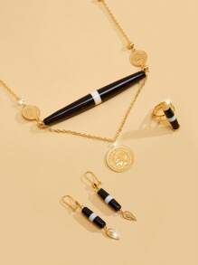 Ensemble de bijoux rétro de luxe à la mode et de haute qualité en cuivre de couleur dorée pour femmes, collier, boucles d'oreilles et bague design carré élégant de luxe plaqué or 18 carats, convient pour les mariages au Nigeria, Dubaï, Moyen-Orient, Arabie Saoudite, port quotidien, cadeau d'anniversaire de mariage, cadeau d'Halloween pour les amis