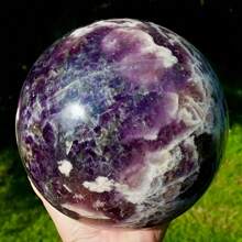 0,6kg/0,8kg Esfera de Ametista Natural Polida - Decoração de Mesa Vintage para Casa/Escritório, Exposição de Pedra Bruta com Suporte de Madeira, Bola de de Ametista Roxa Sonhadora para Meditação e Espiritualidade