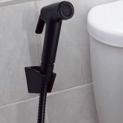 马桶喷枪套装，水龙头增压器，高压清洗机套装，家用马桶伴侣，坐浴盆喷嘴套装，一套优质的马桶冲水阀马桶清洁水龙头套装，多种接口可连接冲水阀、马桶、洗衣机，多功能接口可随意选择，非常实用的五金卫浴产品，浴室配件，浴室工具