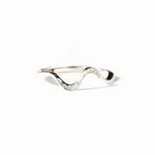 1pc Fashionable & Elegant Wavy Design Women's Ring, Minimalistic Style & Luxurious, Suitable For Daily Wear And Gift