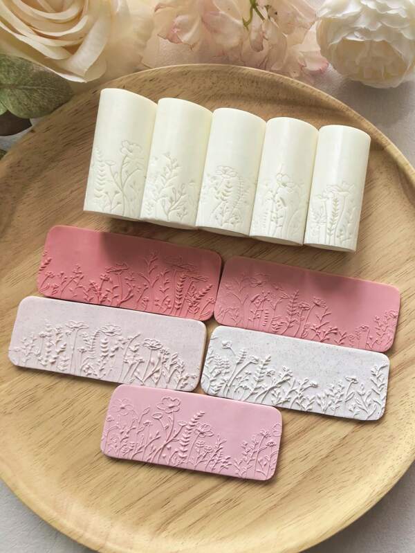 أداة تشكيل ناعمة بشكل الأزهار البرية والنباتات الخضراء من الطين اللين، بكرة نقش الطين البوليمري، تصميم عالي الدقة لتأثيرات ملمس متجانسة، مثالية لأعمال الحرف اليدوية والتصميم الفني وصناعة المجوهرات، أداة للاشغال اليدوية | الحرف الفنية | ملمس ناعم