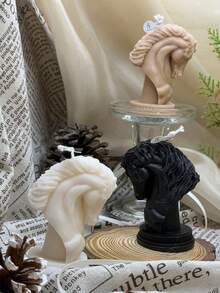 3D马头艺术香薰蜡烛，采用手工豆蜡精心制作，既可用作珠宝摄影背景道具，又可作为迷人的家居装饰品。这些蜡烛不仅能提升您的家居氛围，还能以其宜人的香气清新空气。它们是完美的情人节礼物或生日礼物，提供杏色、棕色和黑色等多种色调，以满足您的喜好。