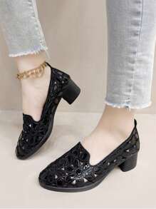 New Autumn/Winter Women Hollow Floral Perforated Slip-On Shoes, Soft Upper Soft Bottom Low-Top Thick Heel Pointed Toe Comfortable Work Shoes, Mother Shoes