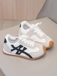 2 Pairs Kids Classic Retro Sneakers, Gray White Black Color Matching, Vintage Style Attention-Grabbing, Versatile To Match Any Outfit, Become A Fashionable Kid When Out. Foot-Friendly Fitting, Stable Walking Without Falling, Soft Material Caring For Little Feet, Comfortable For Running, Jumping, Daily School Wear And Outdoor Play. Simple Design + Practical Function, Thoughtful Care For Children's Feet, Let Your Baby Take Every Step Freely.