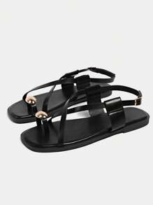 Sandalias planas de mujer de nueva llegada para el verano con decoración de metal y correa
