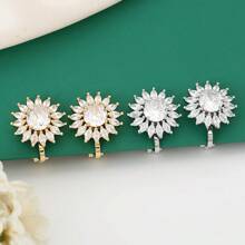 2 Peças de Novos Clipes de Orelha Estilosos em Formato de Girassol, Exquisitos e Brilhantes, Adornados com Pedras de Zircônia, Joias Femininas Elegantes, Doces e Versáteis, Adequadas para Qualquer Ocasião. Também Podem Ser Dados como Presentes para Amigos ou Entes Queridos.