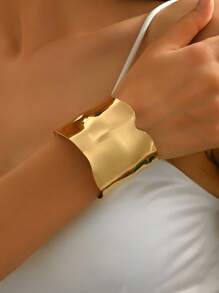 1 pieza Brazalete exagerado de mujer de alta gama vintage brillante en color dorado, apto para uso diario