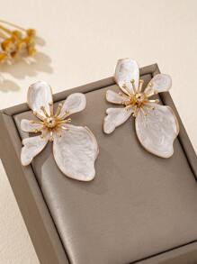 A Pair Of Women's Gradient Floral Oil-Dropping Exaggerated Earrings Fashionable High-End Sense Sweet Style Versatile Earrings