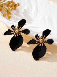 A Pair Of Women's Gradient Floral Oil-Dropping Exaggerated Earrings Fashionable High-End Sense Sweet Style Versatile Earrings
