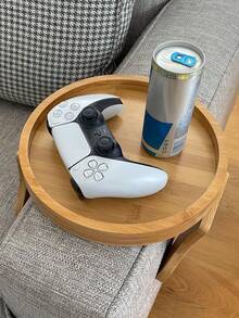 1个全新可折叠竹制沙发扶手托盘。圆形沙发扶手托盘，可放置饮料、零食和物品 - 适用于沙发和躺椅。 - 彩色 - 查看 2