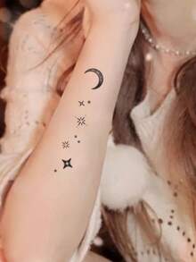 1 件临时草本纹身贴纸，简约线条星星和月亮设计，优雅精致，防水、防汗、不反光，持久 7-14 天