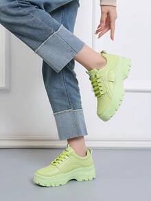 厚底透气女式白色运动鞋，时尚百搭休闲运动鞋，学生厚底系带皮革鞋面防水大码