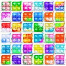60 piezas Mini Pop Fidget Llavero, juguetes fidget mini en bulk, regalos de fiesta para niños de 3 a 8 años, premios de clase para niños de 8 a 12 años, regalos de fiesta de Pascua, 3 formas de mini juguetes llavero Pop, pequeños premios de clase para niños, regalos de fin de año escolar para estudiantes, relleno de bolsas de fiesta para niños, juguetes de cumpleaños (3 formas mezcladas, color y estilo aleatorios)