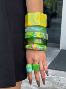 1 pieza Nuevo brazalete de resina transparente, diseño geométrico de color brillante, teñido degradado tipo macarrón, versátil para banquetes y fiestas, se puede usar durante todo el año, brazalete verde