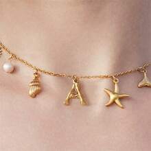 Collar bohemio de playa para mujer, elegante y sencillo colgante de concha de mar con letras, ideal como regalo para amigos y familiares. - Dorado - Ver 3
