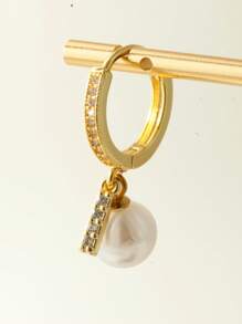 Magic Fish Set de 2 pares de aretes elegantes y de alta gama con letras incrustadas de cubíc zirconia y perla, para mujeres