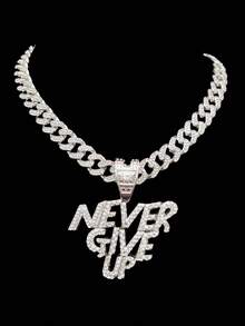 1件 NEVER GIVE UP 字母吊墜與全水鑽鏈，男女款時尚嘻哈龐克復古項鍊首飾 - 銀色 - 查看 1